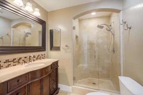 Bath - 832 Grapevine Rd, Vista, CA 92083 photo 1 of 3