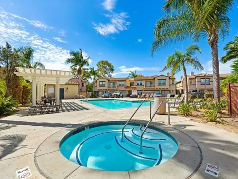 Exterior - 625 Sumner Way #4, Oceanside, CA 92058 photo 7 of 10