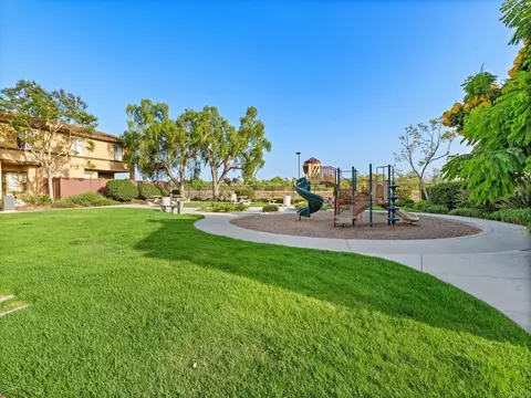 Exterior - 625 Sumner Way #4, Oceanside, CA 92058 photo 8 of 10
