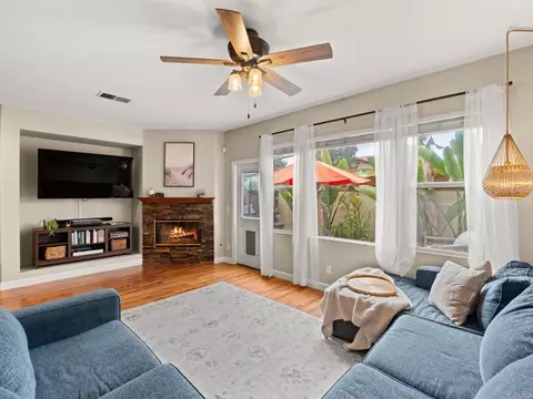Living - 625 Sumner Way #4, Oceanside, CA 92058 photo 2 of 4