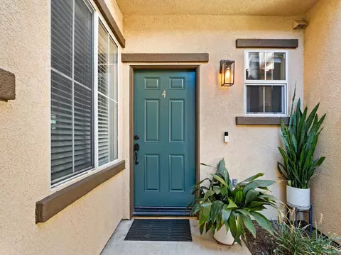 Entry Way - 625 Sumner Way #4, Oceanside, CA 92058 photo 1 of 5