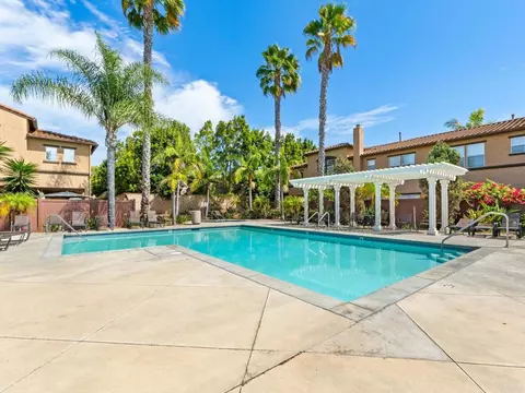 Exterior - 625 Sumner Way #4, Oceanside, CA 92058 photo 5 of 10