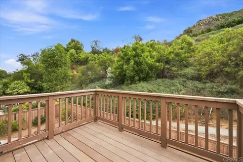 Exterior - 5014 Lake Circle Rd, Fallbrook, CA 92028 photo 4 of 6