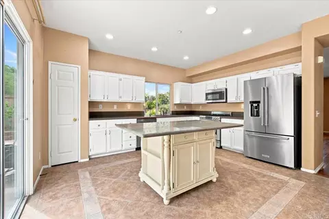 Kitchen - 5014 Lake Circle Rd, Fallbrook, CA 92028 photo 2 of 3