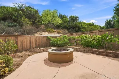 Exterior - 5014 Lake Circle Rd, Fallbrook, CA 92028 photo 5 of 6