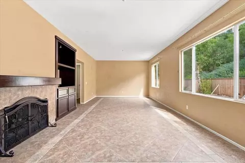 Living - 5014 Lake Circle Rd, Fallbrook, CA 92028 photo 1 of 6