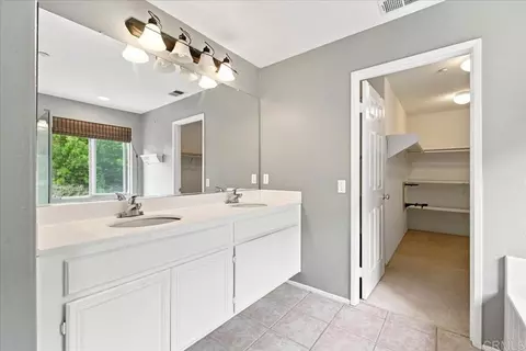 Bath - 5014 Lake Circle Rd, Fallbrook, CA 92028 photo 4 of 5