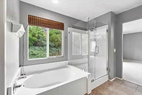 Bath - 5014 Lake Circle Rd, Fallbrook, CA 92028 photo 3 of 5