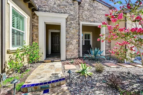 Exterior - 2571 Glasgow Dr, Carlsbad, CA 92010 photo 12 of 20