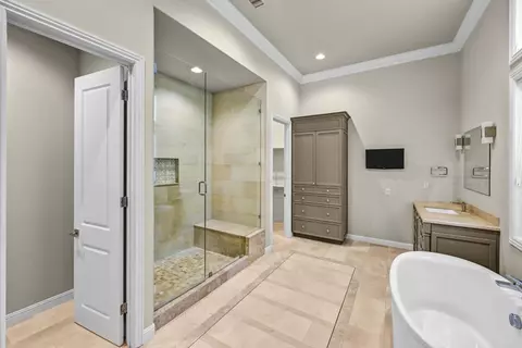 Bath - 2571 Glasgow Dr, Carlsbad, CA 92010 photo 5 of 7