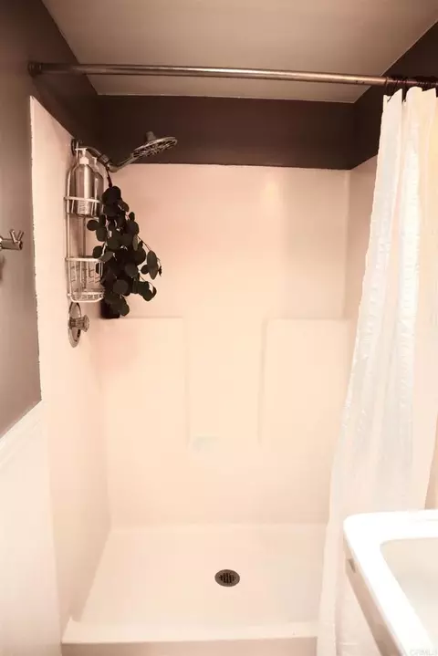 Bath - 1034 3rd St, Encinitas, CA 92024 photo 3 of 3