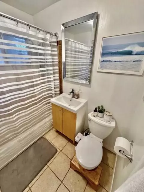 Bath - 1034 3rd St, Encinitas, CA 92024 photo 1 of 3