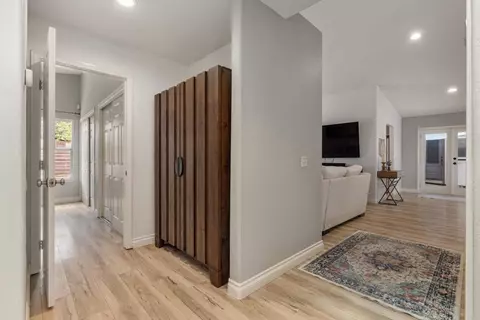 Entry Way - 157 S Mercedes Rd, Fallbrook, CA 92028 photo 1 of 2