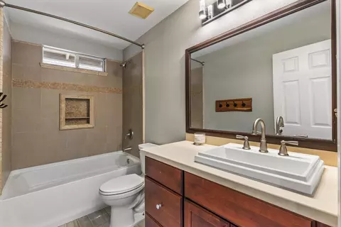 Bath - 157 S Mercedes Rd, Fallbrook, CA 92028 photo 3 of 3