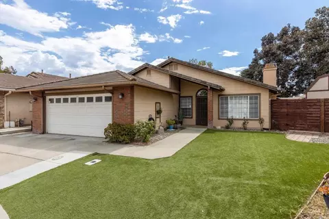 Exterior - 157 S Mercedes Rd, Fallbrook, CA 92028 photo 2 of 10