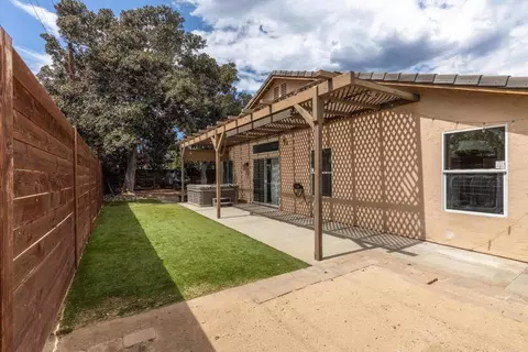 Exterior - 157 S Mercedes Rd, Fallbrook, CA 92028 photo 4 of 10