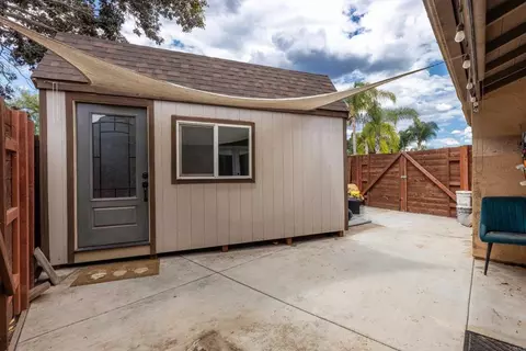 Exterior - 157 S Mercedes Rd, Fallbrook, CA 92028 photo 9 of 10