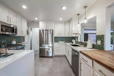 Kitchen - 223 Shetland Way, Fallbrook, CA 92028 photo 3 of 7