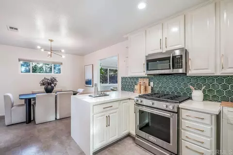 Kitchen - 223 Shetland Way, Fallbrook, CA 92028 photo 6 of 7