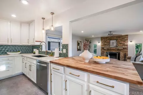Kitchen - 223 Shetland Way, Fallbrook, CA 92028 photo 2 of 7