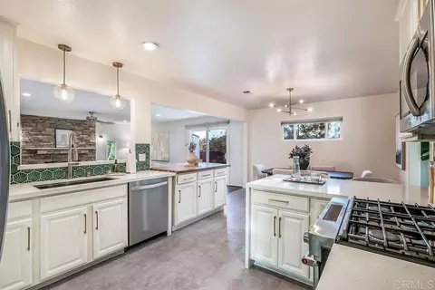 Kitchen - 223 Shetland Way, Fallbrook, CA 92028 photo 7 of 7