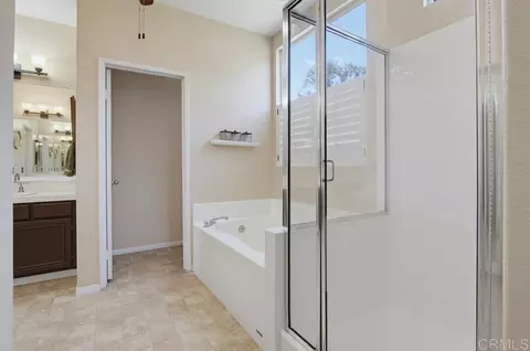 Bath - 3350 Avocado Vista Ln, Fallbrook, CA 92028 photo 3 of 5