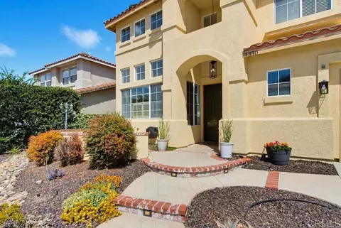 Exterior - 3350 Avocado Vista Ln, Fallbrook, CA 92028 photo 2 of 10