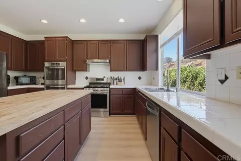 Kitchen - 3350 Avocado Vista Ln, Fallbrook, CA 92028 photo 3 of 3