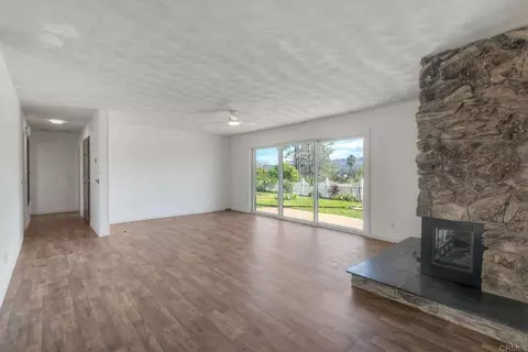 Living - 1418 Phillips St, Vista, CA 92083 photo 1 of 3