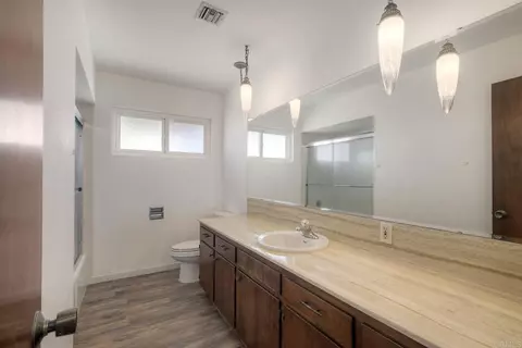 Bath - 1418 Phillips St, Vista, CA 92083 photo 3 of 4