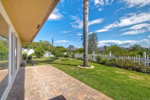 Exterior - 1418 Phillips St, Vista, CA 92083 photo 6 of 8