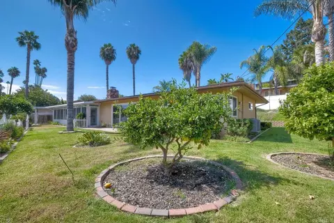 Exterior - 1418 Phillips St, Vista, CA 92083 photo 2 of 8