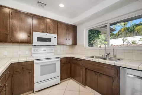 Kitchen - 1418 Phillips St, Vista, CA 92083 photo 1 of 4