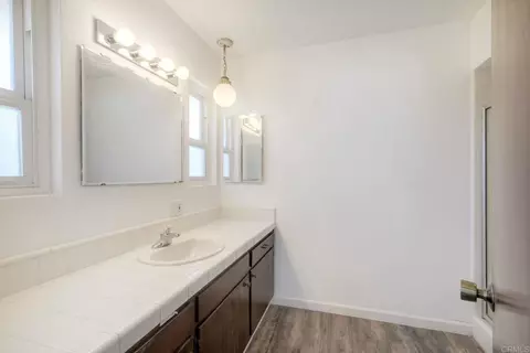 Bath - 1418 Phillips St, Vista, CA 92083 photo 2 of 4