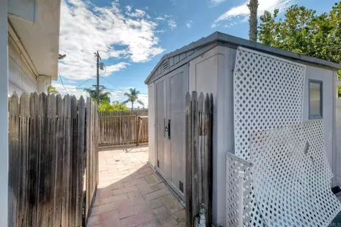 Exterior - 1418 Phillips St, Vista, CA 92083 photo 5 of 8