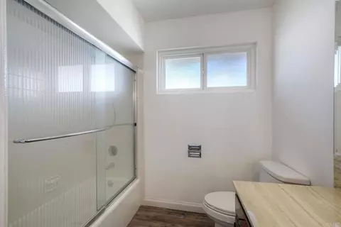 Bath - 1418 Phillips St, Vista, CA 92083 photo 1 of 4