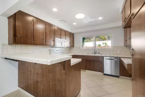 Kitchen - 1418 Phillips St, Vista, CA 92083 photo 3 of 4