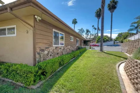 Exterior - 1418 Phillips St, Vista, CA 92083 photo 7 of 8