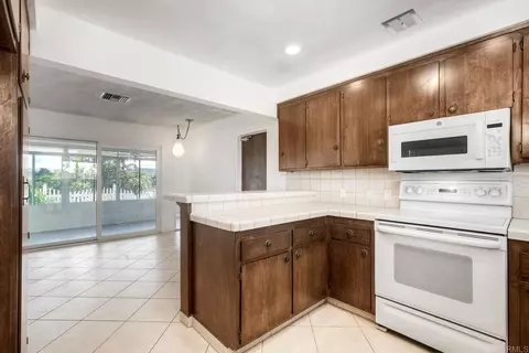 Kitchen - 1418 Phillips St, Vista, CA 92083 photo 2 of 4