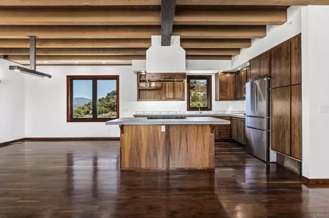 Kitchen - 21179 Sutherland Dam Rd, Ramona, CA 92065 photo 3 of 6