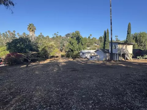 Exterior - 726 Valley Dr, Vista, CA 92084 photo 11 of 16