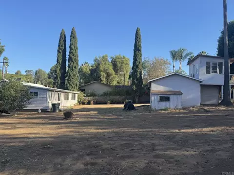 Exterior - 726 Valley Dr, Vista, CA 92084 photo 8 of 16