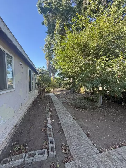 Exterior - 726 Valley Dr, Vista, CA 92084 photo 15 of 16