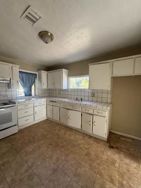 Kitchen - 726 Valley Dr, Vista, CA 92084 photo 1 of 1