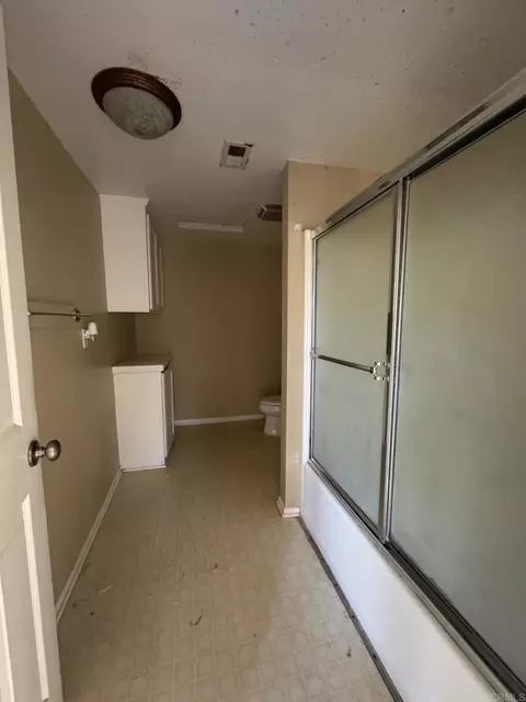 Bath - 726 Valley Dr, Vista, CA 92084 photo 1 of 2