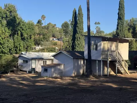 Exterior - 726 Valley Dr, Vista, CA 92084 photo 4 of 16