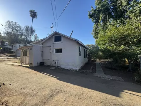 Exterior - 726 Valley Dr, Vista, CA 92084 photo 6 of 16