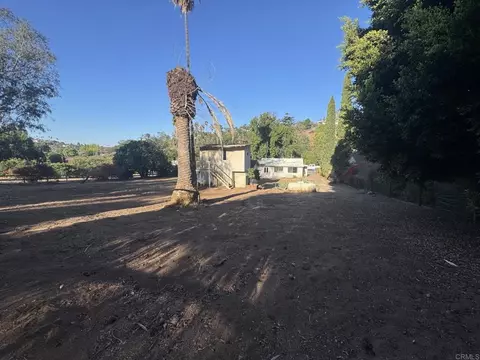 Exterior - 726 Valley Dr, Vista, CA 92084 photo 9 of 16
