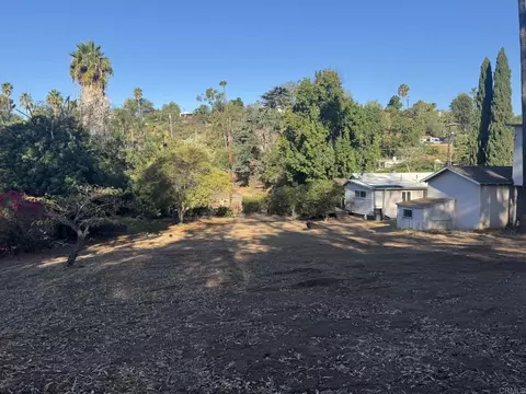 Exterior - 726 Valley Dr, Vista, CA 92084 photo 10 of 16