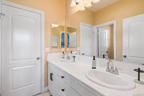 Bath - 6318 Huntington Dr, Carlsbad, CA 92009 photo 3 of 5
